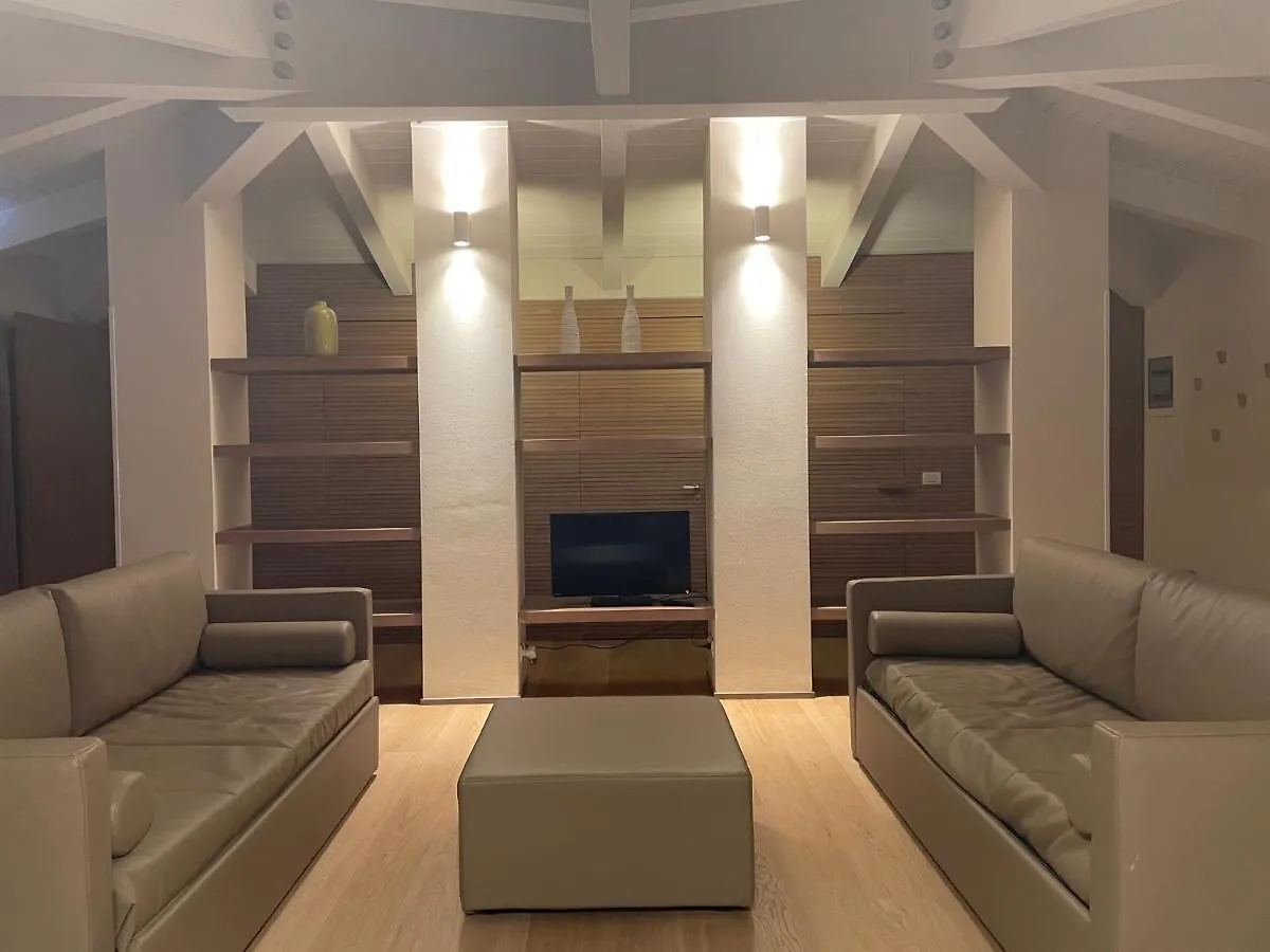 ריצ'יונה Ceccarini Suite 2*,