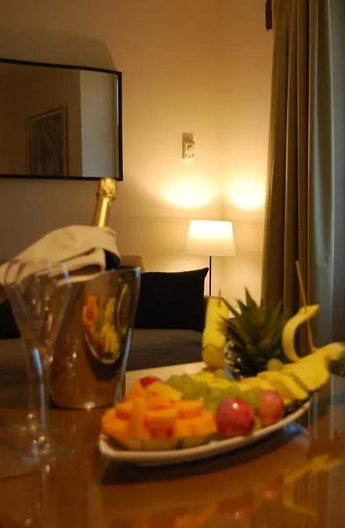 ריצ'יונה Ceccarini Suite 2*,